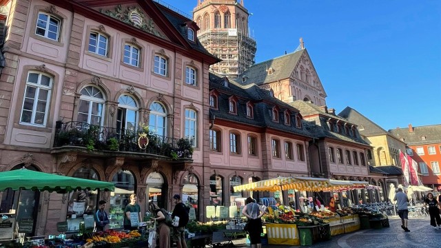 Visit Mainz Romantic Old Town Self-guided Discovery Tour in Wiesbaden