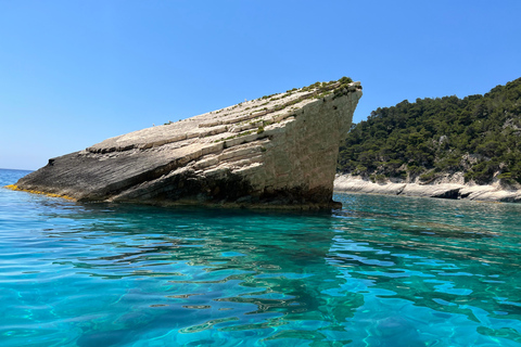 Zakynthos: Private Boat Tour with Skipper & Snorkeling