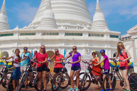 Bangkok: Cultura tailandesa y vida local tour guiado en bicicleta