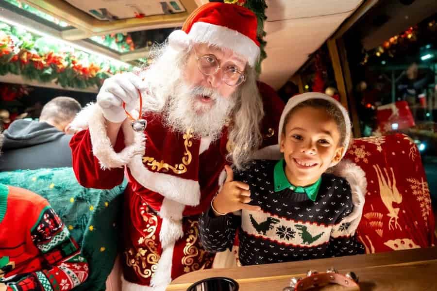 Dallas: North Pole Express Bustour Grapevine. Foto: GetYourGuide