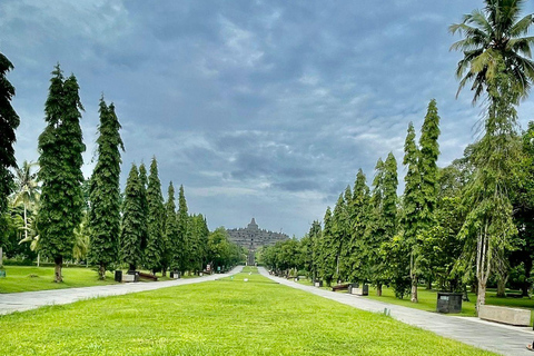 VISITE CULTURELLE DU TEMPLE DE BOROBUDUR, DU VOLCAN MERAPI ET DE PRAMBANAN