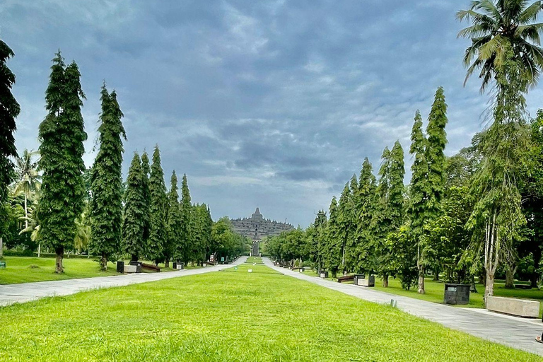 VISITE CULTURELLE DU TEMPLE DE BOROBUDUR, DU VOLCAN MERAPI ET DE PRAMBANAN