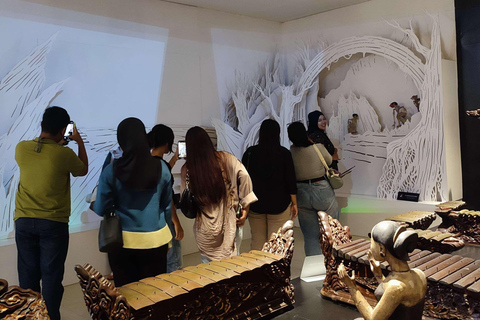 Yogyakarta: Sonobudoyo Museum After lunch Tour with Cinema