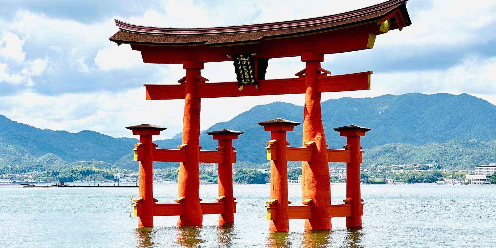 From Osaka: Hiroshima and Miyajima Day Trip by Bullet Train