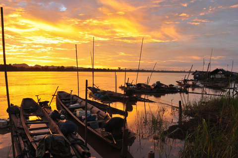 Luang Prabang: Mekong Sunset Cruise and Market Private Tour
