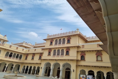 Jaipur: een grote erfgoedtour op dezelfde dag - Heritage Rajasthantour met lunch, monumententicket, alleen auto- en lokale gids.