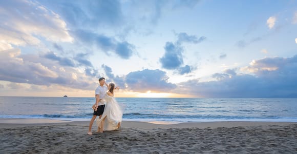 Cairns: Palm Cove Beach & Airport Transfer with Photographer
