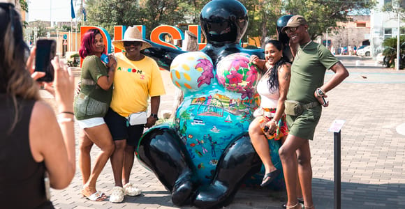 Willemstad: Top Beaches – Kokomo, Curacao sign & Mambo Beach