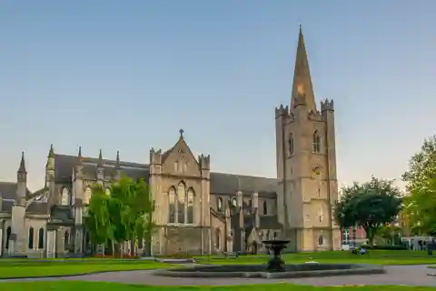 Dublino: Tour privato a Wicklow, Glendalough e Powerscourt.