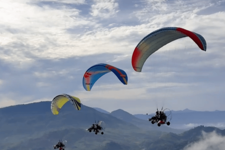 Vang Vieng Cloud Walk:Hot Air Balloon and Paragliding Flight Hot air balloon in the morning, paragliding in the afternoon