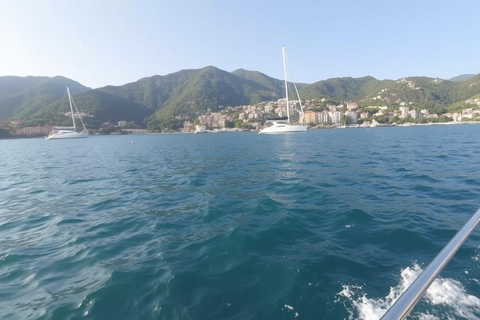 Batumi: Yachtkryssning med bad och snorkling