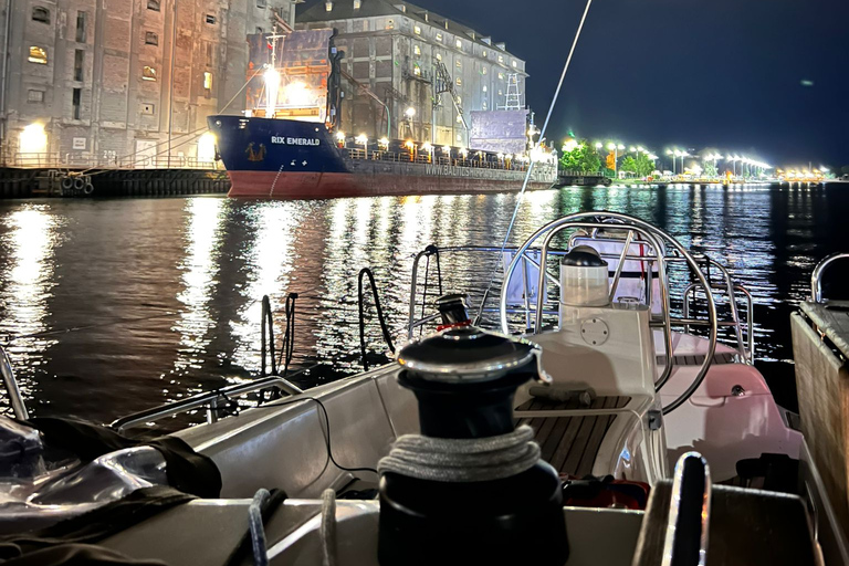 Gdansk: Scenic Evening Yacht Cruise with ProseccoNight Cruise