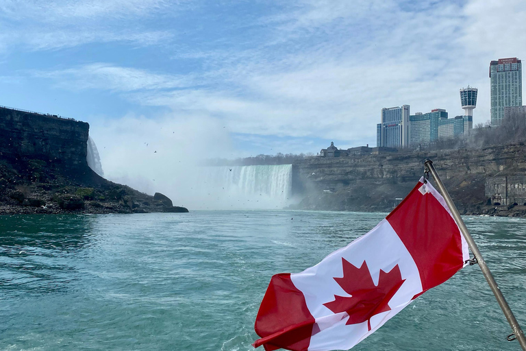 Passeio de vinho pelas Cataratas do Niágara saindo de Toronto em um trailer - MotorhomeVinho e maravilhas: Excursão às Cataratas do Niágara saindo de Toronto