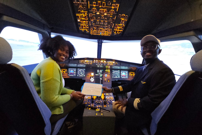 Flylounge: Ticket for a flying experience in an immersive flight simulator Flylounge: 60-minute immersive flight simulator ticket + 5-minute drone demo