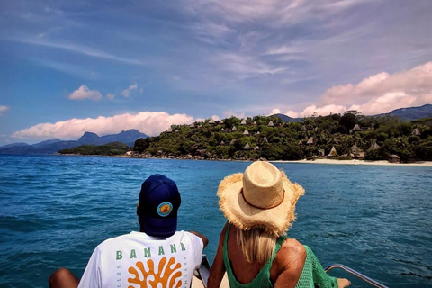 Mahé: Private Sunset Cruise with Champagne & Appetizers Mahé, west coast : private sunset escape with champagne