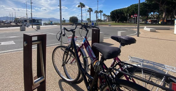 Rent a bike: Cagliari Harbor, Su Siccu, Nervi Park and Molentargius