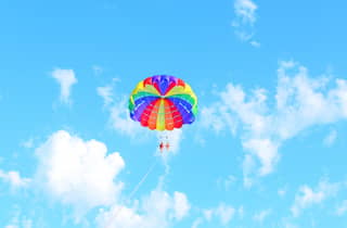 Barcelona: Parasailing-Abenteuer mit malerischem Meerblick