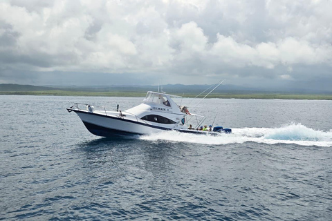 Galápagos: Santa Fe Island Snorkeling and Fishing Tour