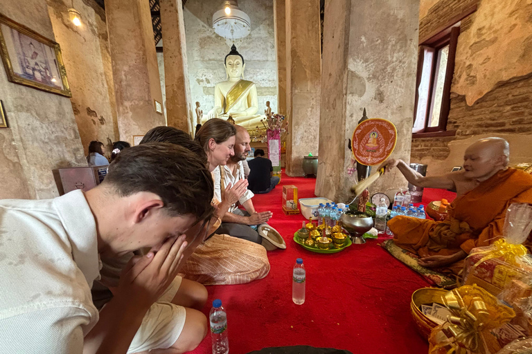 Ayutthaya Walking Tour: Market, Craft & Local Life