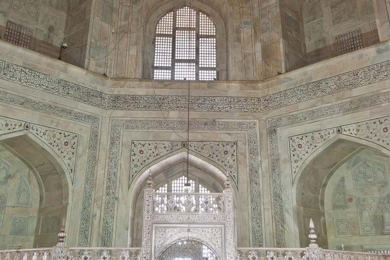 Agra: Taj Mahal tour with guide