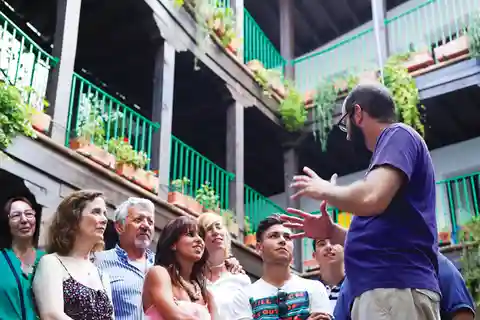 Seville: 1-Hour Walking Tour Barrio de Santa Cruz