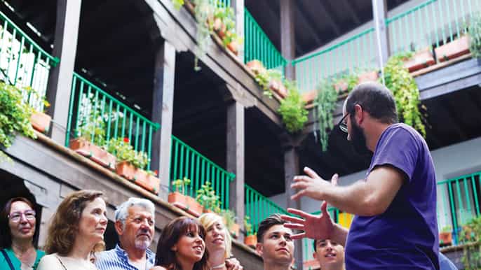 seville 1hour walking tour barrio de santa cruz