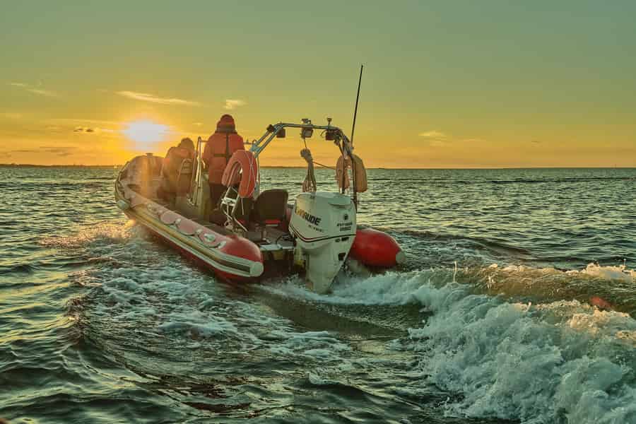 Tallinn: RIB-Bootsfahrt mit einem lokalen SAR-Team. Foto: GetYourGuide Tallinn: RIB-Bootsfahrt mit einem lokalen SAR-Team. Foto: GetYourGuide
