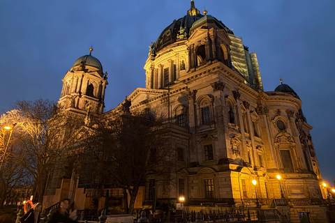 Berlin Night Walking Tour - Iconic Illuminated Landmarks Private Berlin Sunset Walking Tour - Iconic Landmarks