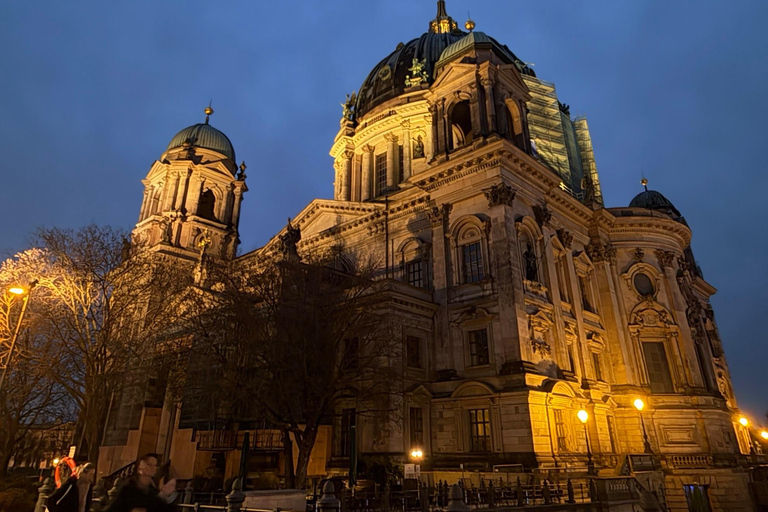 Berlin Night Walking Tour - Iconic Illuminated Landmarks Private Berlin Sunset Walking Tour - Iconic Landmarks