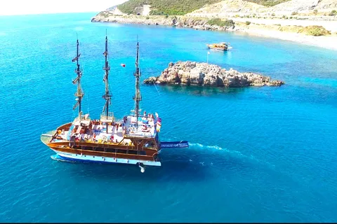 Alanya: Katamaran-bådtur med solbadning og svømning