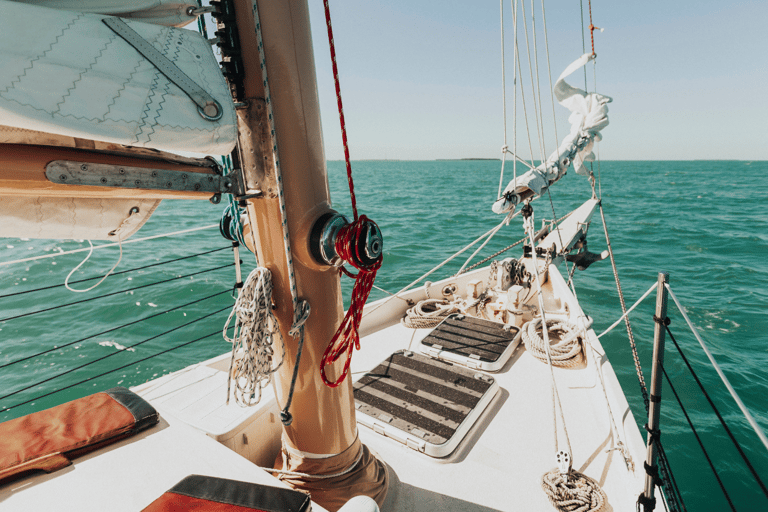 Excursão matinal a Key West com vela, snorkel e caiaque