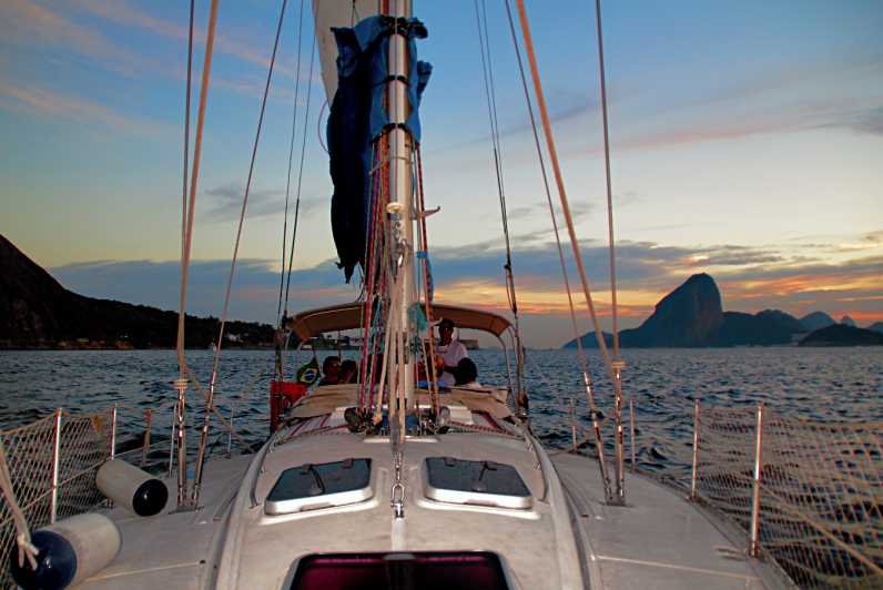 Río de Janeiro: 3 h en barco al atardecer en bahía Guanabara