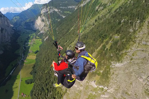 Mürren: loty paralotnią w tandemieLauterbrunnen-Mürren: loty paralotnią w tandemie