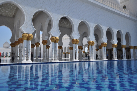 从迪拜出发：全天城市游，包括谢赫扎耶德大清真寺和卡斯尔阿尔瓦坦。从迪拜出发阿布扎比古迹和 Qasr Al Watan 之旅