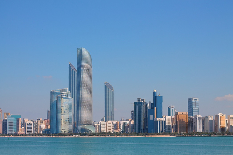 从迪拜出发：全天城市游，包括谢赫扎耶德大清真寺和卡斯尔阿尔瓦坦。从迪拜出发阿布扎比古迹和 Qasr Al Watan 之旅