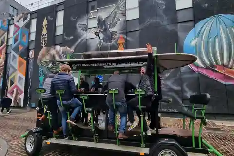 バーミンガム ビール バイク - 飲み放題付きの 1 時間のプライベート ツアー