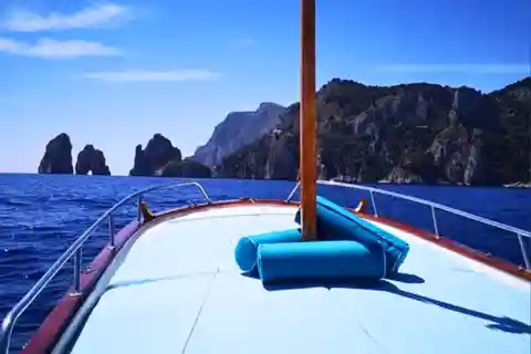 Capri: Privat båttur på ön med snorkling och simning