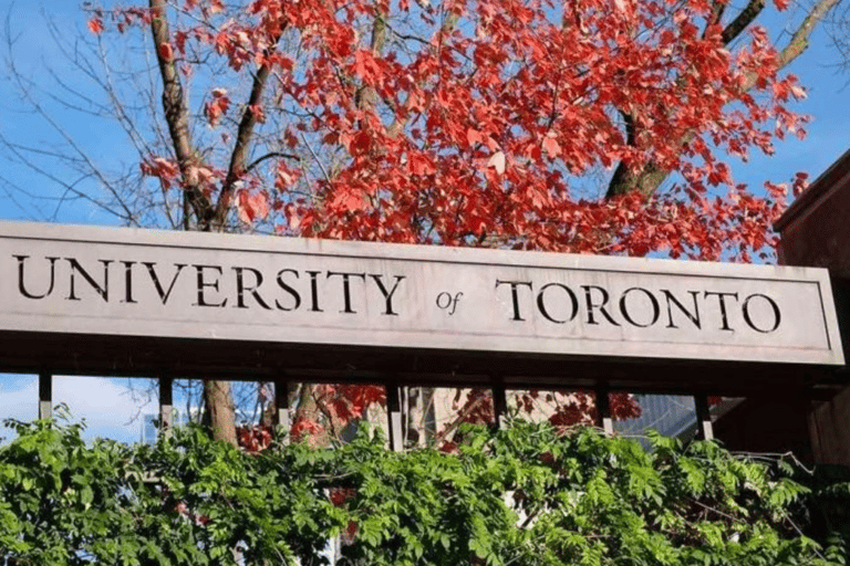 Toronto : visite guidée à pied de l&#039;Université de TorontoToronto : Visite guidée à pied de l&#039;Université de Toronto