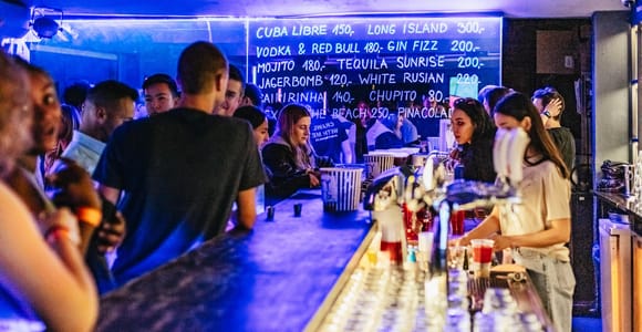 Prag: Kneipentour mit unbegrenzten Getränken und Cocktails
