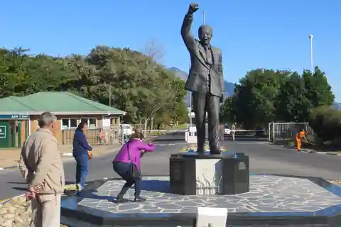 From Cape Town: Winelands Tour and Tastings