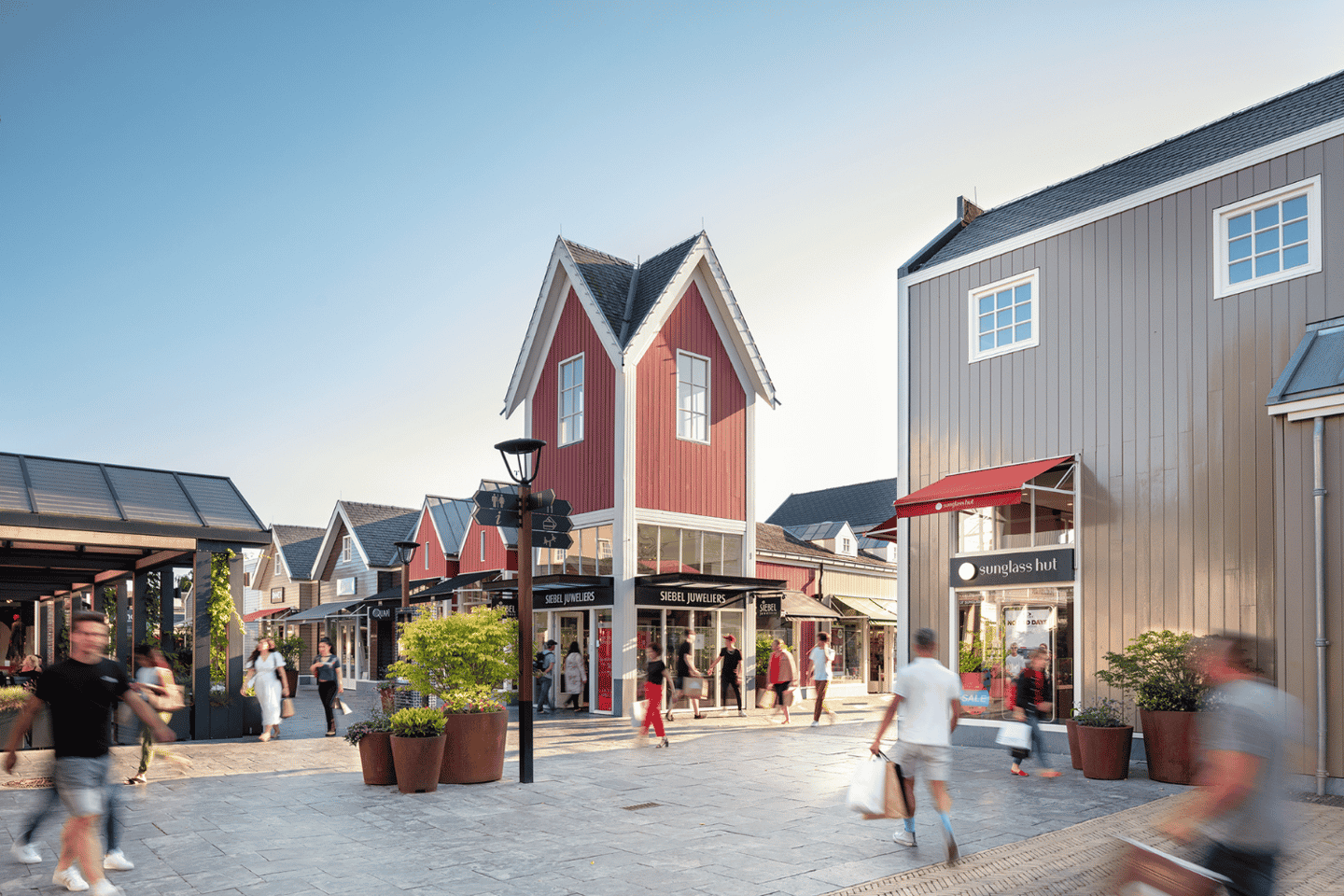 Amsterdam: BataviaStad Fashion Outlet Ultimate Shopping Tour - Amsterdam: BataviaStad Fashion Outlet Ultimate Shopping Tour