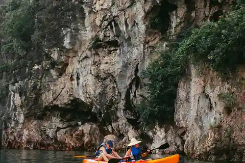 Omiš, Kroatien: Hyr en kajak på Cetina-floden