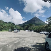 San José: La Fortuna Transfer with Coffee Tour at Doka Farm