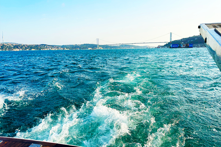 Istanbul: Bosphorus & Golden Horn Sunset Yacht Cruise