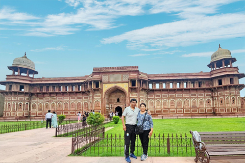 From Delhi: Private Sunrise Taj Mahal Tour by CarTour privado desde Delhi - Coche, guía, entradas y comida de 5 estrellas