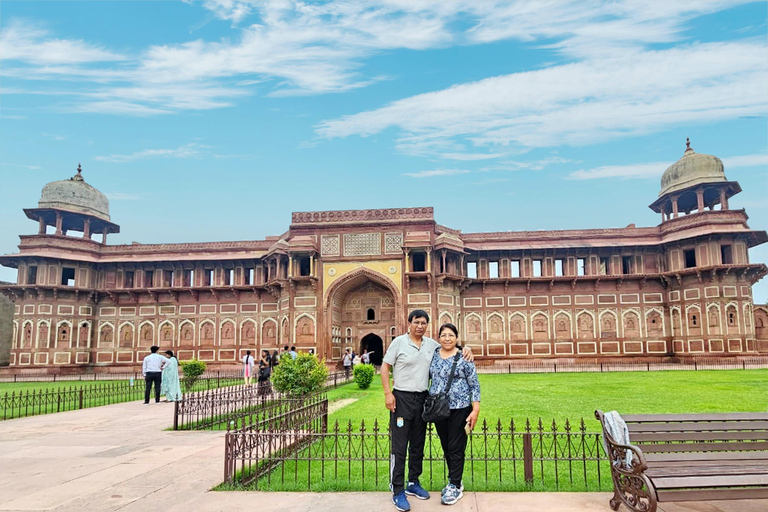 From Delhi: Private Sunrise Taj Mahal Tour by CarTour privado desde Delhi - Coche, guía, entradas y comida de 5 estrellas