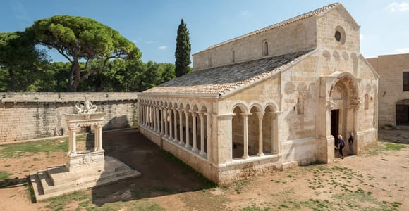 Medieval Lecce Tour with Cerrate Abbey & Round-Trip Transfer