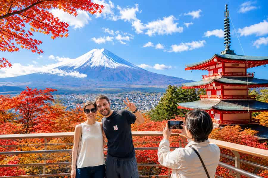 Tokio: Berg Fuji, Chureito-Pagode, Oshino Hakkai & Oishi-Park. Foto: GetYourGuide Tokio: Berg Fuji, Chureito-Pagode, Oshino Hakkai & Oishi-Park. Foto: GetYourGuide