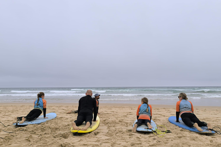 Algarve : cours de surf en petit groupe avec instructeurAlgarve : cours de surf en petit groupe avec un instructeur