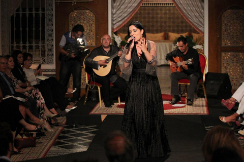 Lissabon: Original-Fado-Show, Abendessen und Nachttour